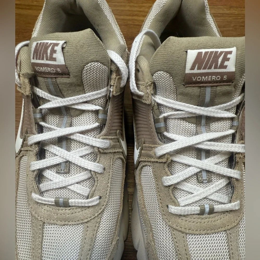 NIKE Zoom Vomero 5 Men’s 8.5/ Women’s 10 - Picture 6 of 9
